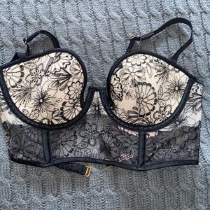 VS flower lace detailed bralette